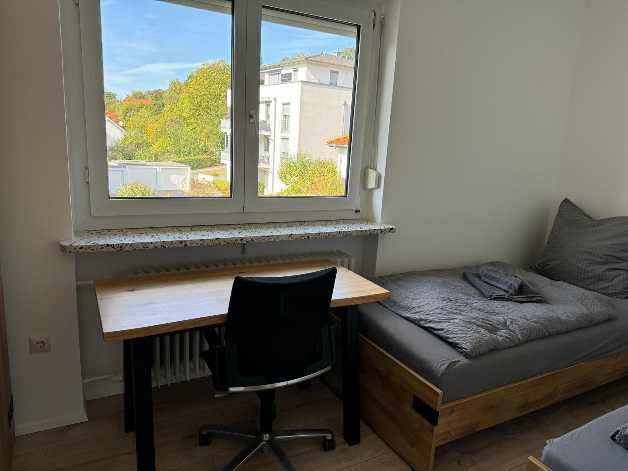 Ferienwohnung "Jumbo" In Coburg ! - 100Mq Im Og1 Mit Privatparkplatz & Balkon Exterior foto